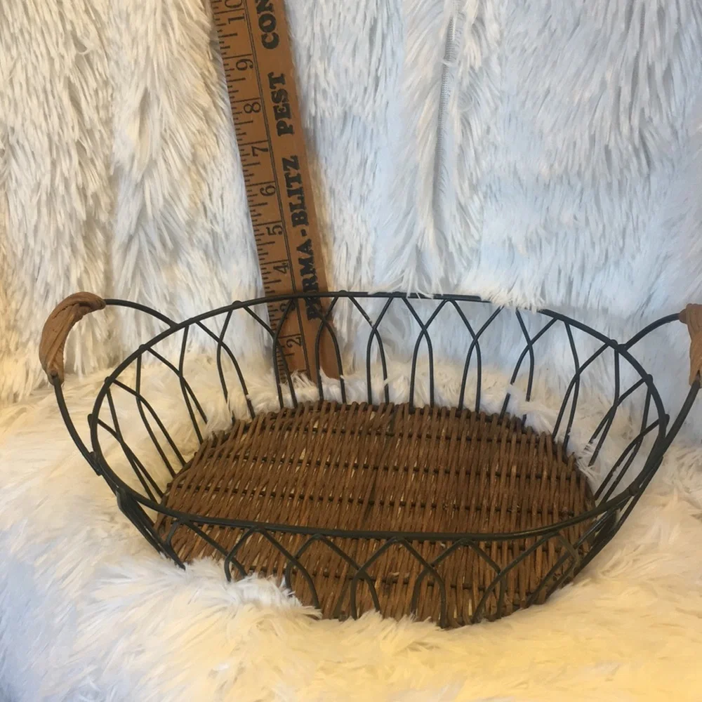 Farmhouse Wire & Wood Storage Basket